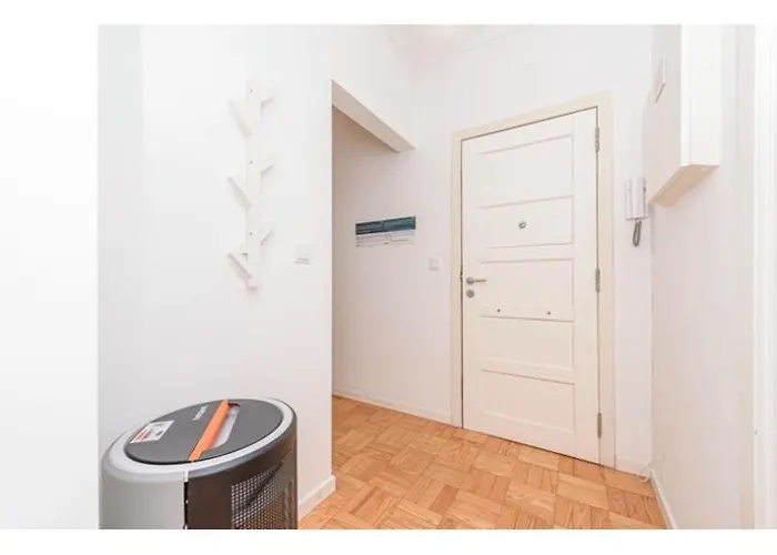 Houze Spacious 4 Bedroom Flat Near Zoo